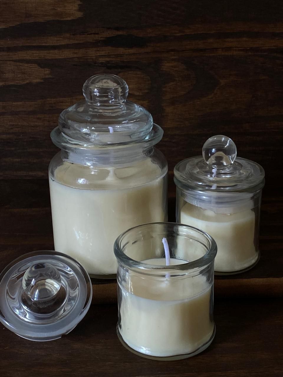 Velas em potes de vidro